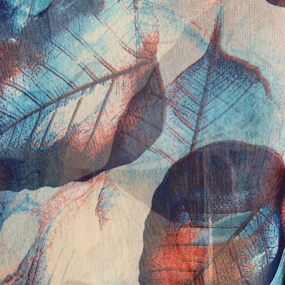 🔥5/$20🔥 Chiffon Duster Leaf Print - Picture 7 of 12